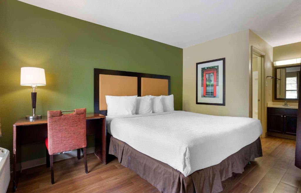 Postel nebo postele na pokoji v ubytování Extended Stay America Suites - Phoenix - Chandler - E Chandler Blvd