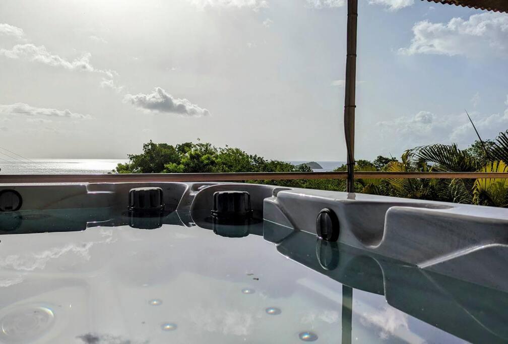 En balkon eller terrasse på Appartement Malendure Bay