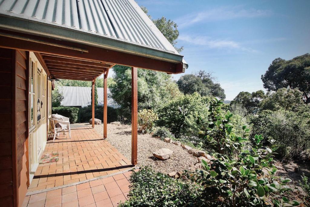 Κήπος έξω από το The Nest