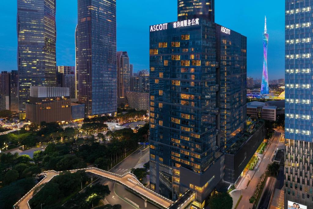 广州广州国际金融中心雅诗阁服务公寓的俯瞰高楼林立的城市天际线
