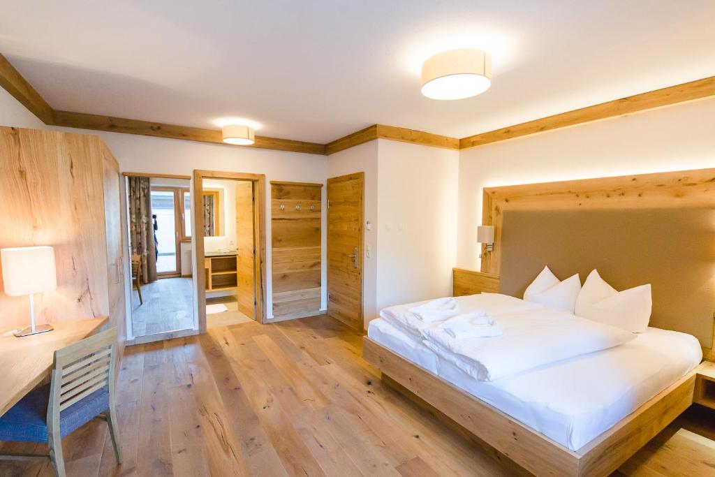 Posteľ alebo postele v izbe v ubytovaní Hotel Giessenbach