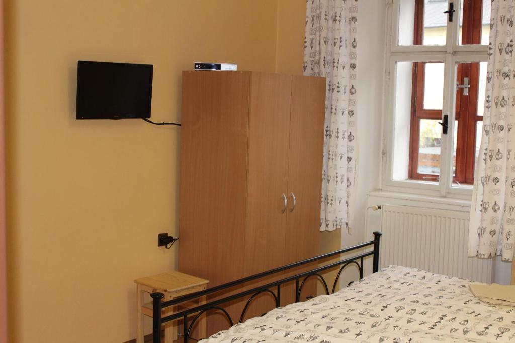 Postel nebo postele na pokoji v ubytování Penzion U Brány