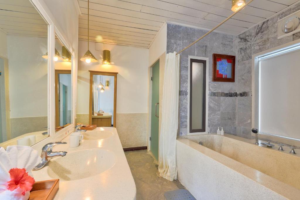 Suite Gia Đình Deluxe