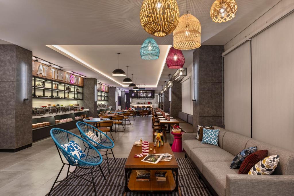 Area soggiorno di Moxy Solo