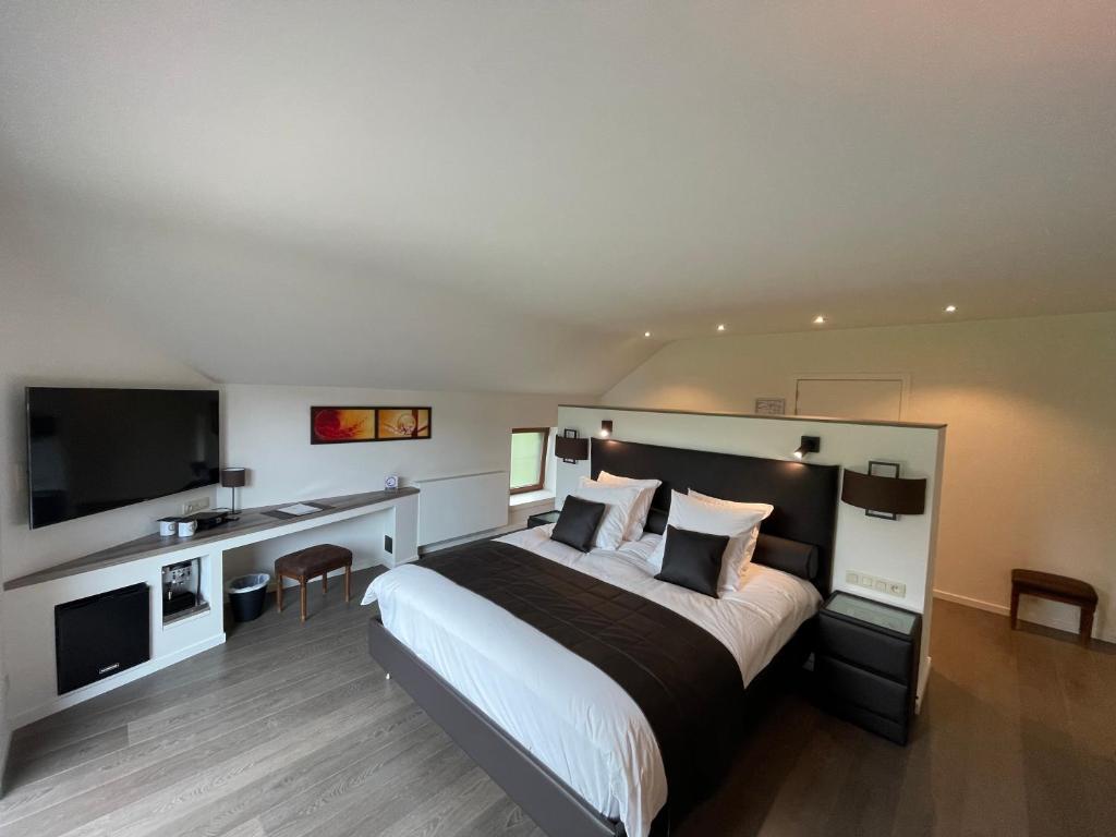 Postel nebo postele na pokoji v ubytování Domaine du Bois d'Hez - Corporate Privative Hotel