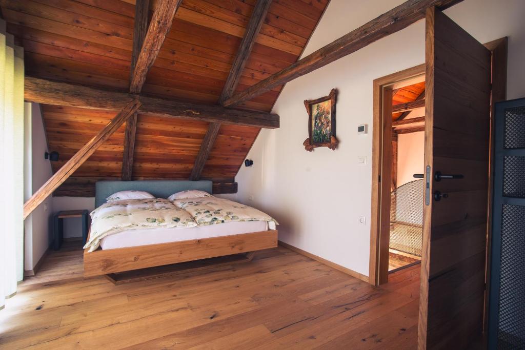 Postel nebo postele na pokoji v ubytování Hayrack Skok Mozirje
