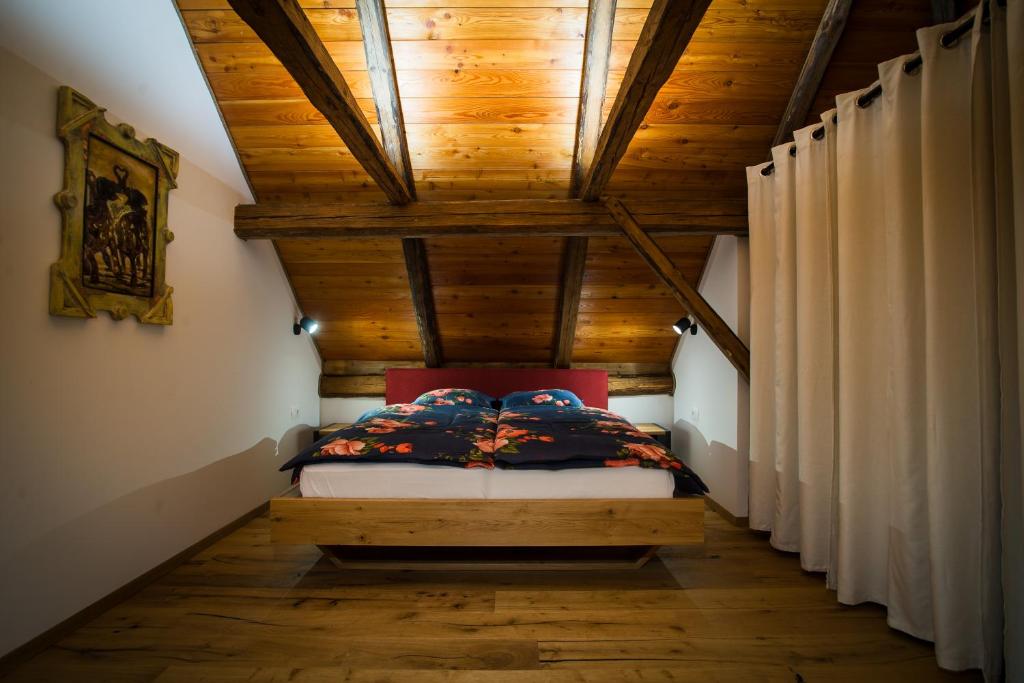 Postel nebo postele na pokoji v ubytování Hayrack Skok Mozirje