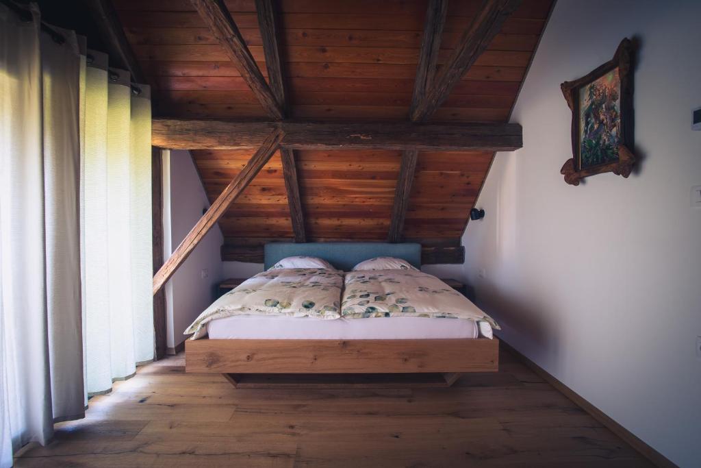 Postel nebo postele na pokoji v ubytování Hayrack Skok Mozirje