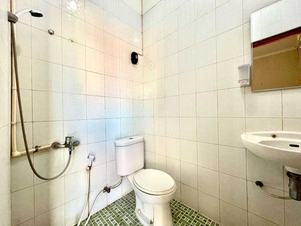 Koupelna v ubytování Wisma Anugerah Redpartner Near Masjid Zayed Solo