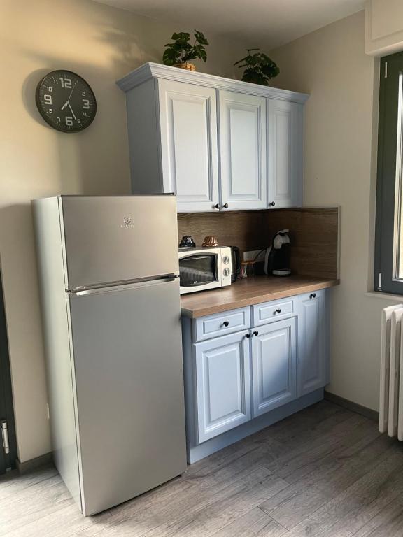Kuchyň nebo kuchyňský kout v ubytování L'Impasse en Famille, appartement 2-6 personnes piscine et spa privés