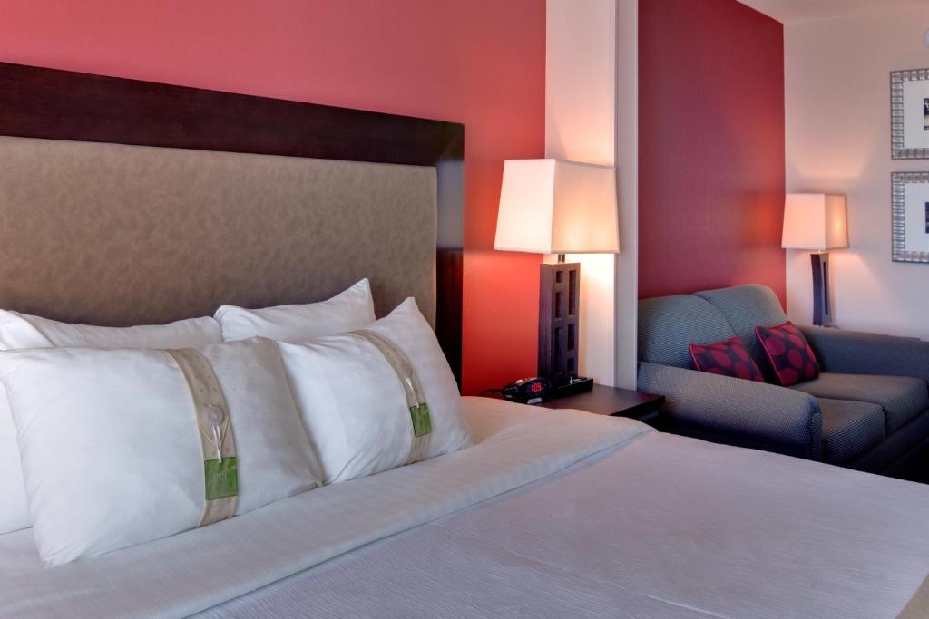 Holiday Inn & Suites Bakersfield, an IHG Hotel - Salle Roi Standard Avec Canapé-lit - Non-fumeur