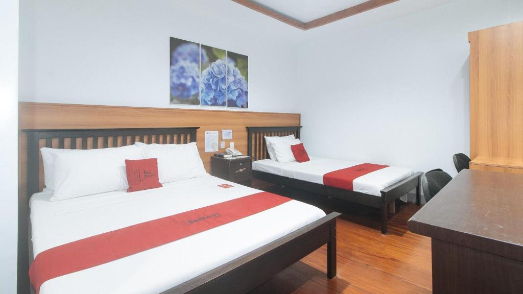 RedDoorz at Nick Hotel Isabela - Executive Suite