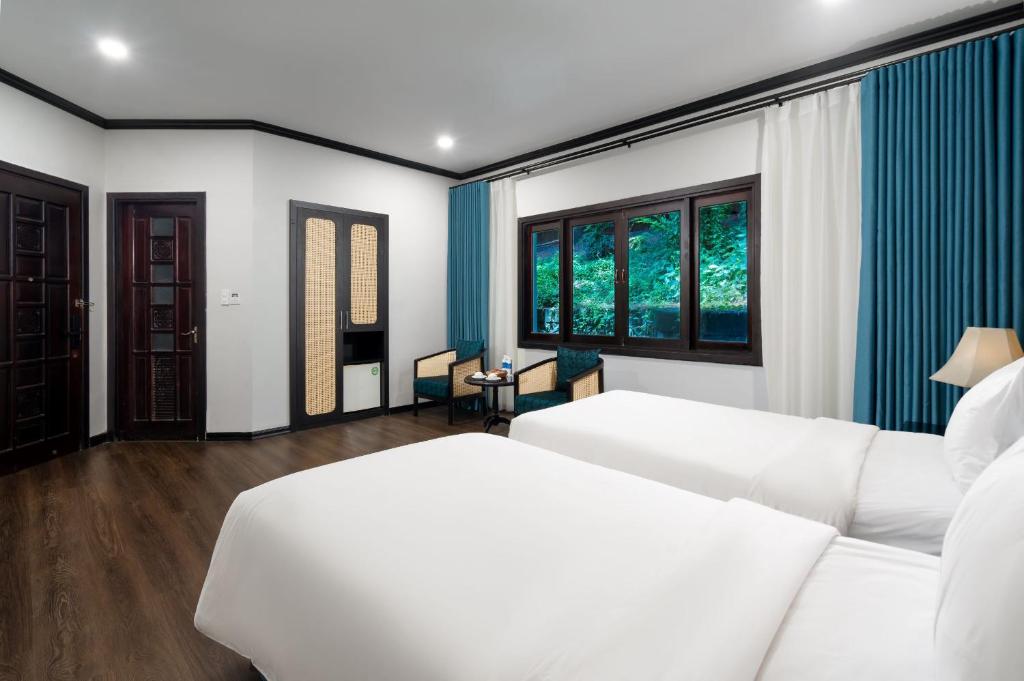Postel nebo postele na pokoji v ubytování Tuan Chau Resort Ha Long