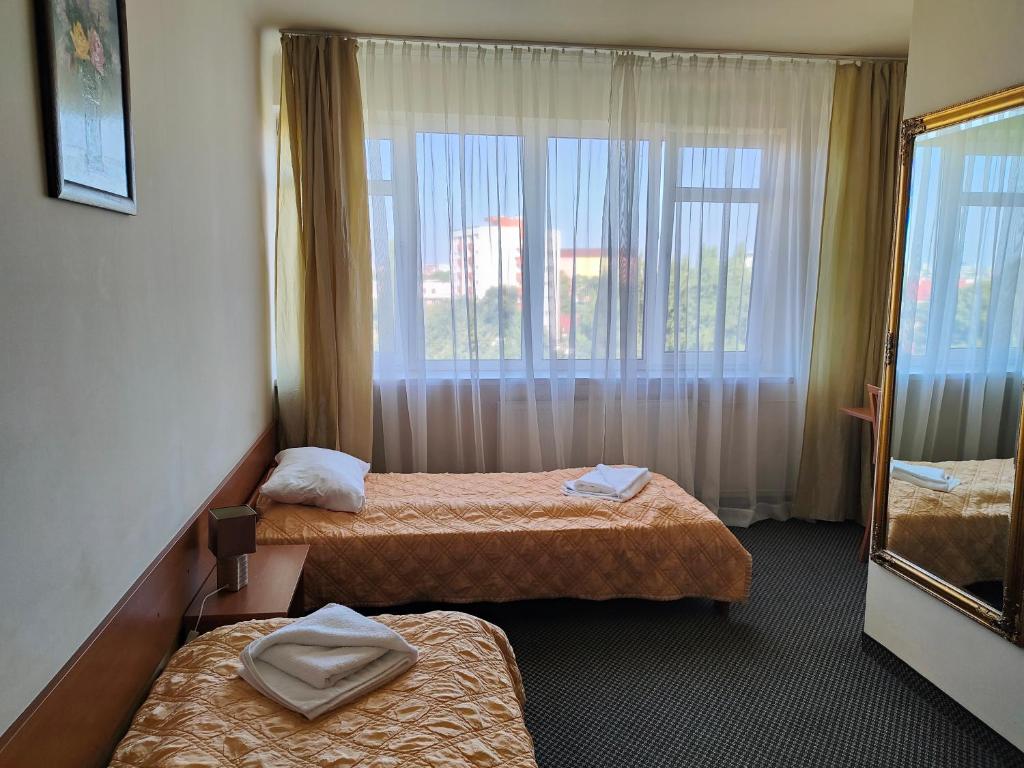 Posteľ alebo postele v izbe v ubytovaní HotelsLublin