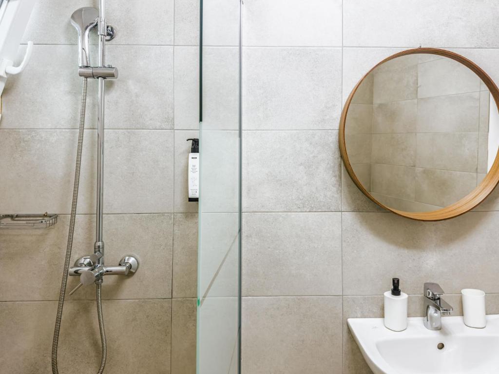 Koupelna v ubytování Almira Hotel