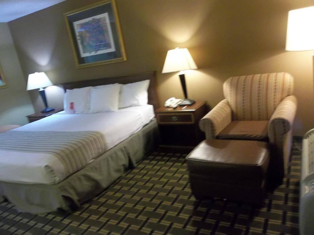 Econo Lodge Acworth East - King Room - Non-Smoking