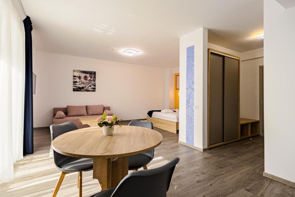 Eros - Studio With Garden View