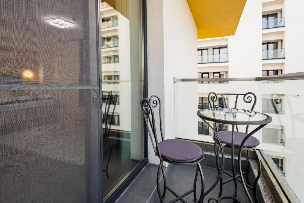 Eros - Studio With Pool View