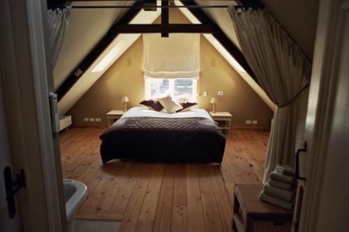 B&B 1669 - 
