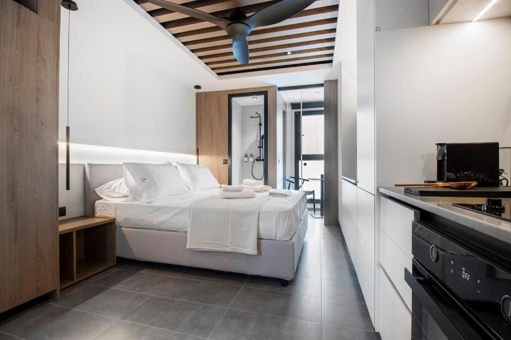 Ένα ή περισσότερα κρεβάτια σε δωμάτιο στο Mirenia Luxury Suite in the centre