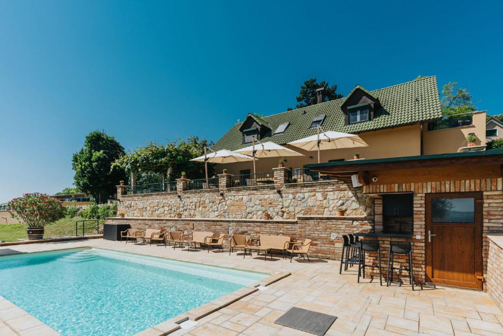 Bazén v ubytování Amannsberger WineYardLodge nebo v jeho okolí