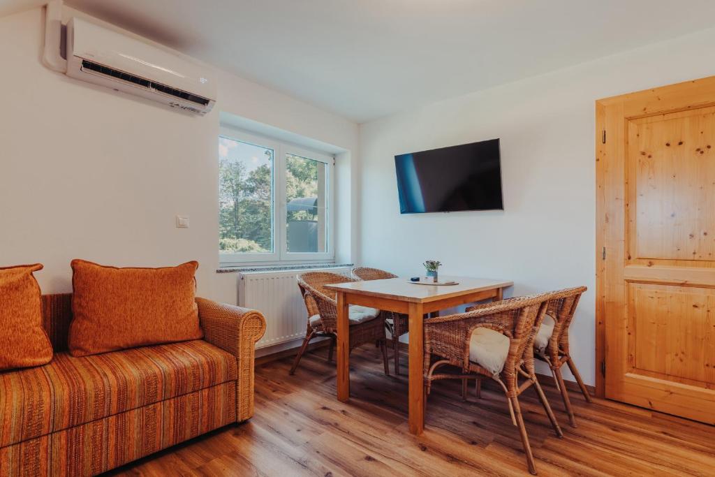 TV a/nebo společenská místnost v ubytování Amannsberger WineYardLodge