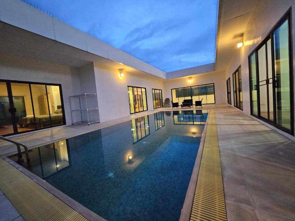 Bazén v ubytování The Heaven Pool villa เขาใหญ่ nebo v jeho okolí
