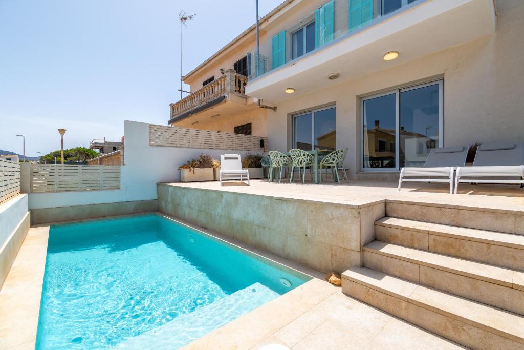 Swimmingpoolen hos eller tæt på Casa Olivera De Farrutx