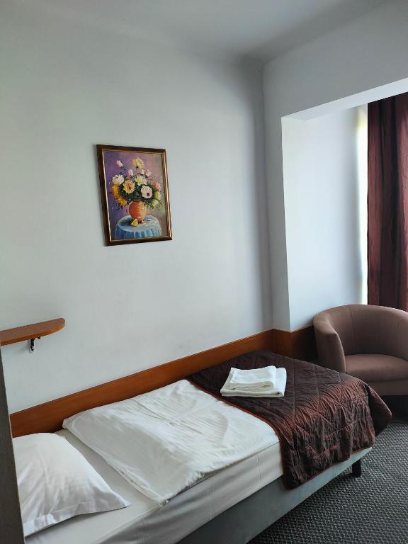 Posteľ alebo postele v izbe v ubytovaní HotelsLublin