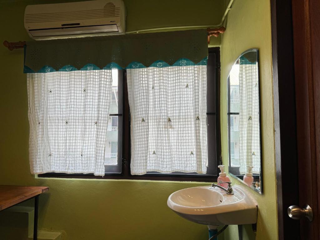 Retro At Phra Sing Guest House - 19