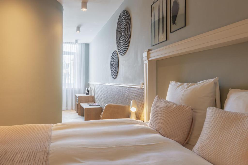 Een bed of bedden in een kamer bij City Hotel Rembrandt