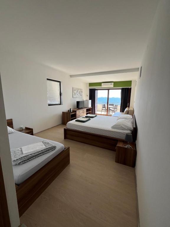 Postel nebo postele na pokoji v ubytování Hotel Ana Murter
