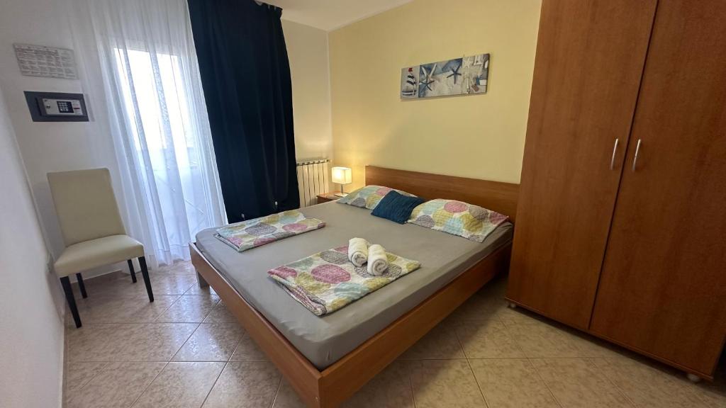 Postel nebo postele na pokoji v ubytování Apartments Aleksandra 1132