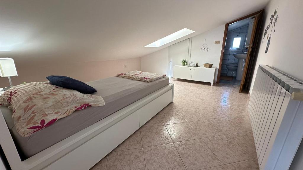 Postel nebo postele na pokoji v ubytování Apartments Aleksandra 1132