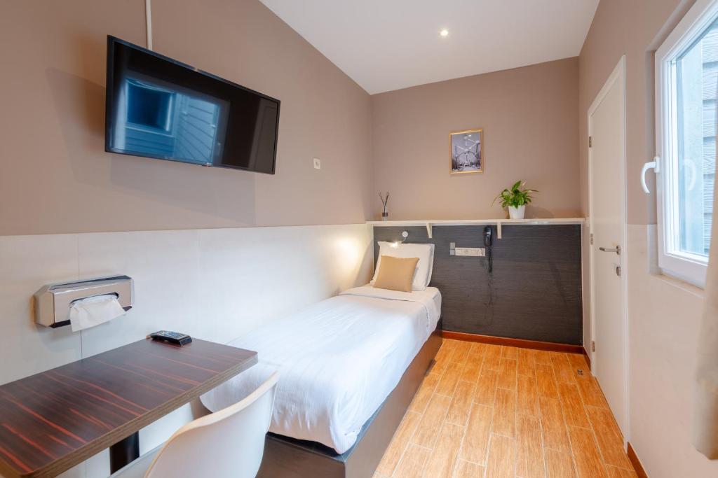 Postel nebo postele na pokoji v ubytování Hotel Barry
