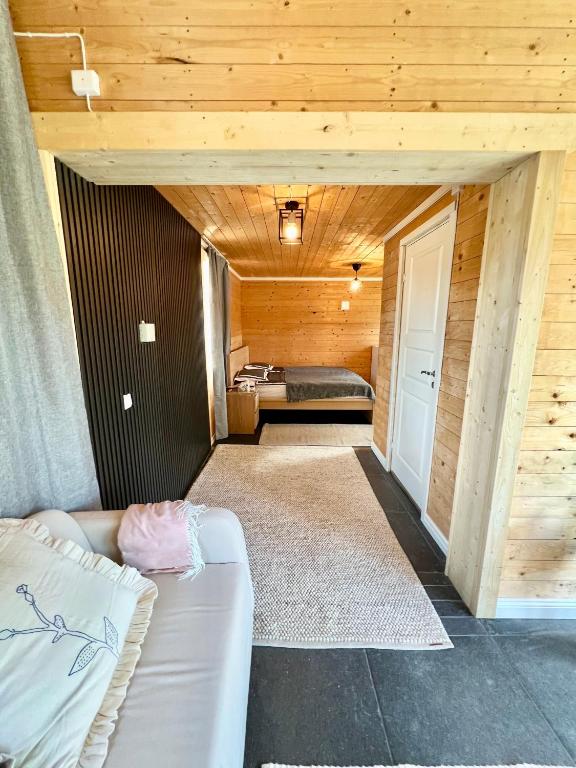 Postel nebo postele na pokoji v ubytování Luxury off grid house