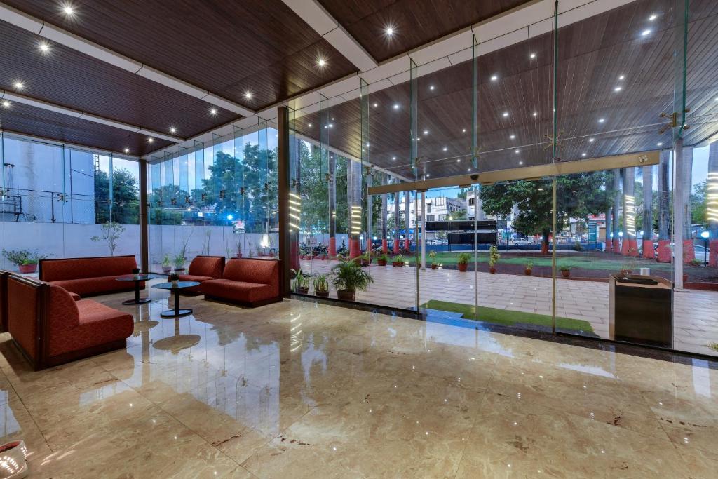Posezení v ubytování Quality Inn Regency, Nashik