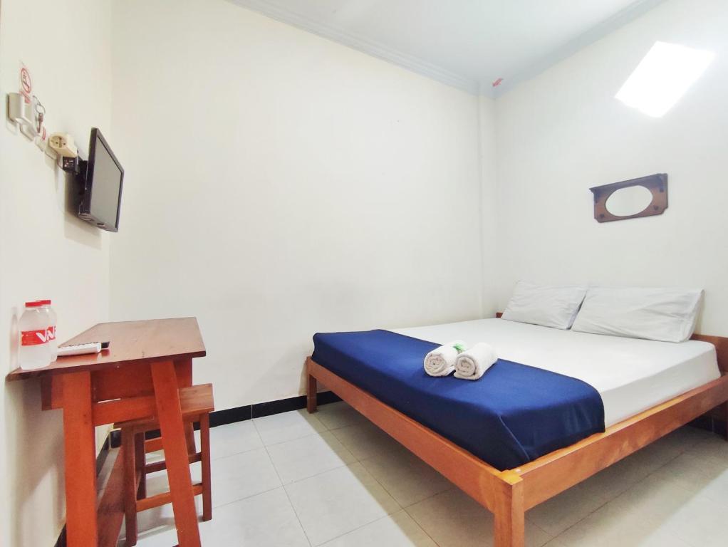 Postel nebo postele na pokoji v ubytování Happy Syariah Hotel near Jombor Mitra RedDoorz