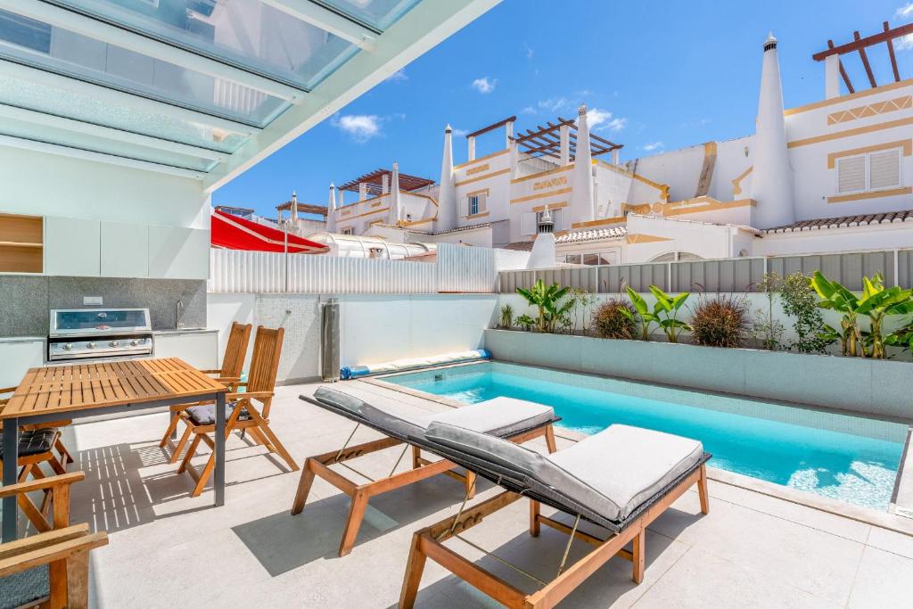 Luxurious 3 BDR House With Pool & BBQ by LovelyStay