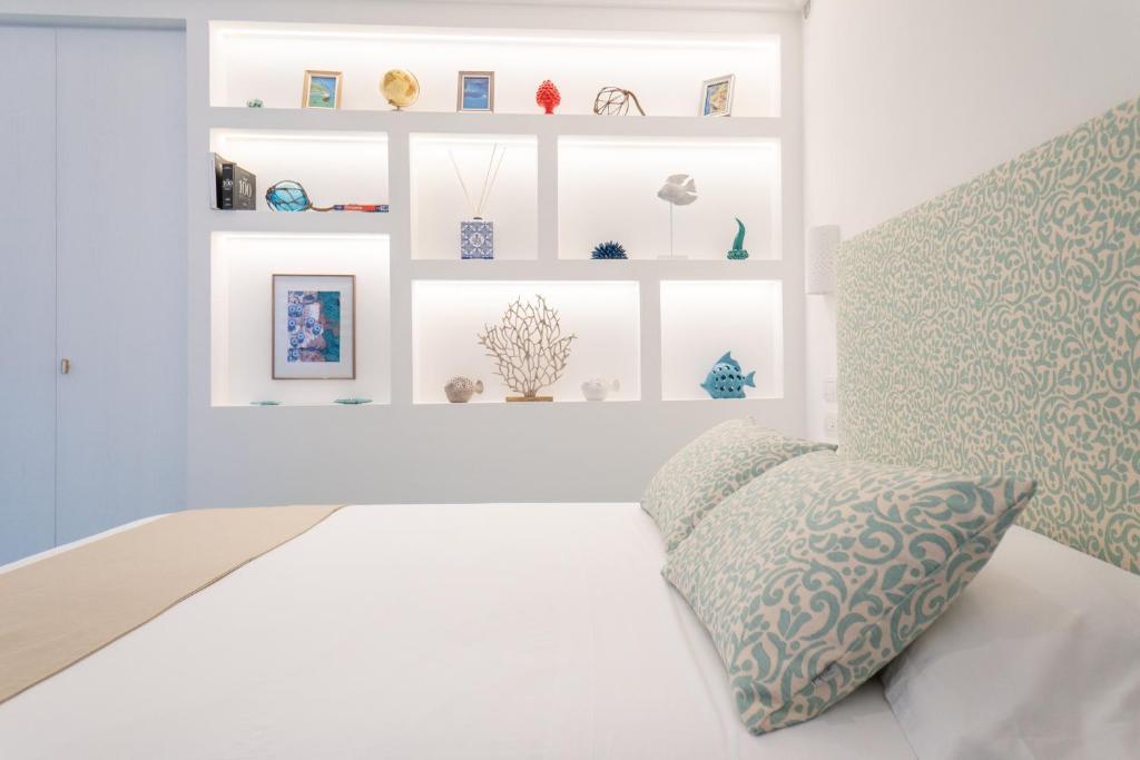 Postel nebo postele na pokoji v ubytování Aria - Suite in Capri