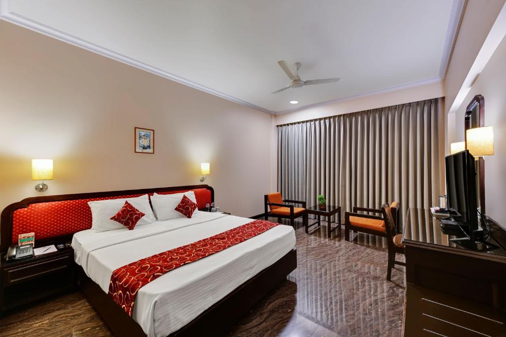 TV a/nebo společenská místnost v ubytování Quality Inn Regency, Nashik
