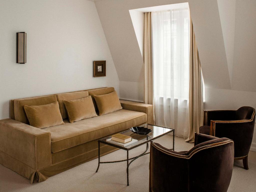 Posezení v ubytování Hôtel Balzac Paris & Spa Ikoï