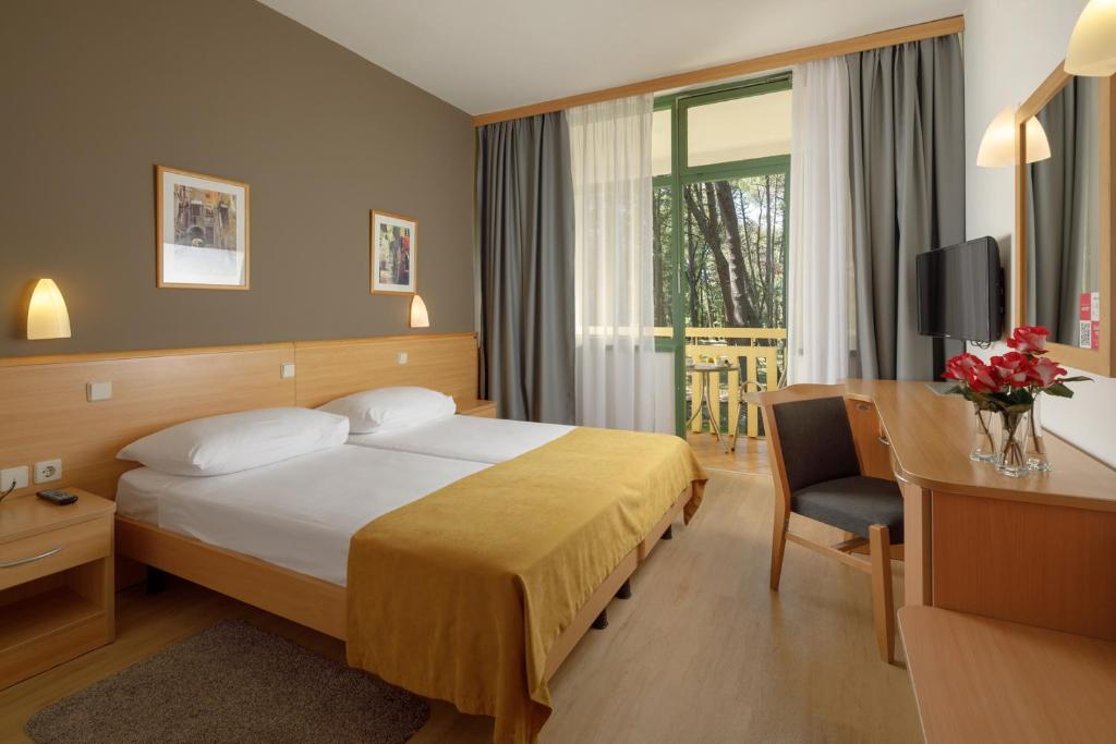 Postel nebo postele na pokoji v ubytování Hotel Aurora Plava Laguna