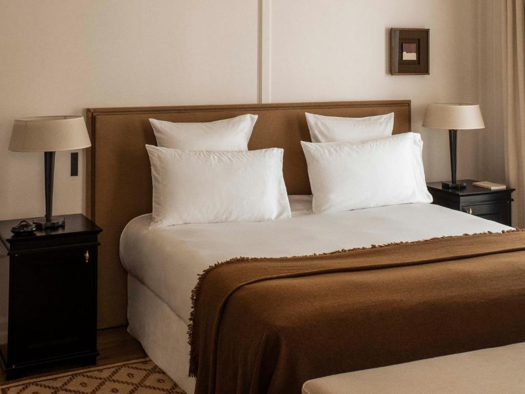 Postel nebo postele na pokoji v ubytování Hôtel Balzac Paris & Spa Ikoï