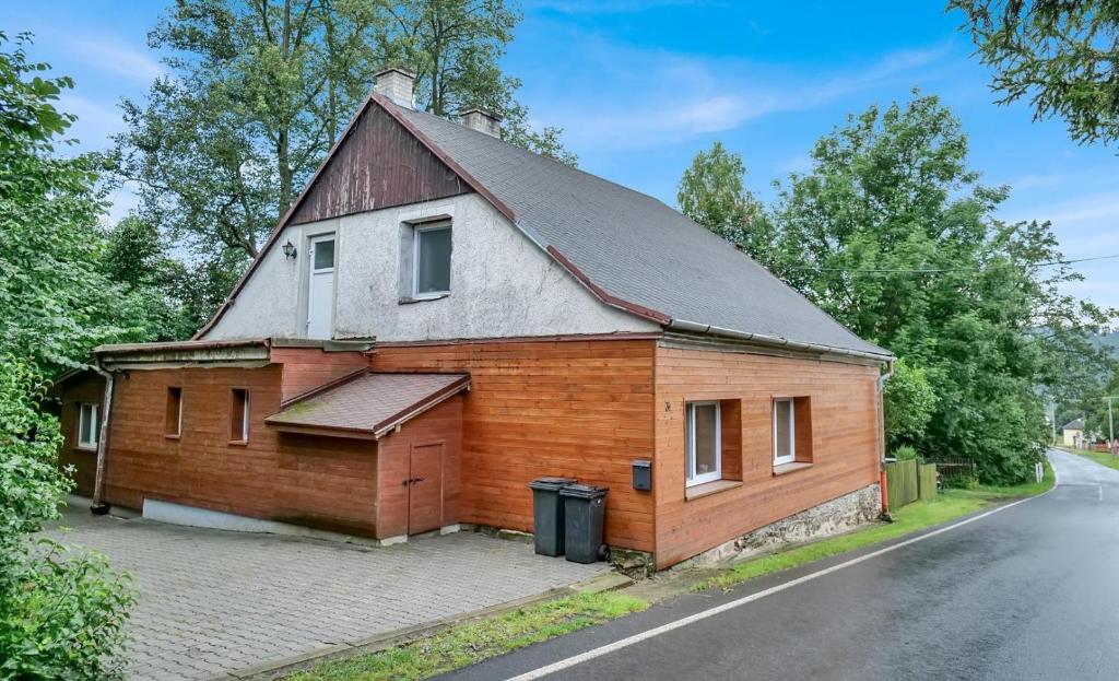 Budova, kde se vila nachází