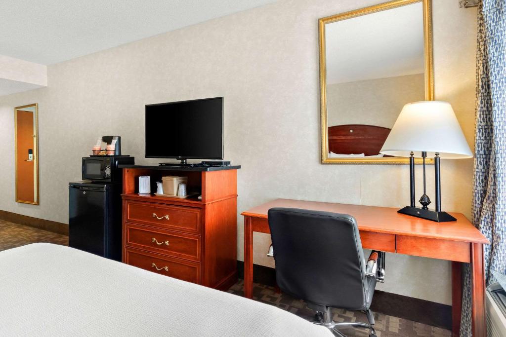TV o dispositivi per l'intrattenimento presso Quality Inn Edison-New Brunswick