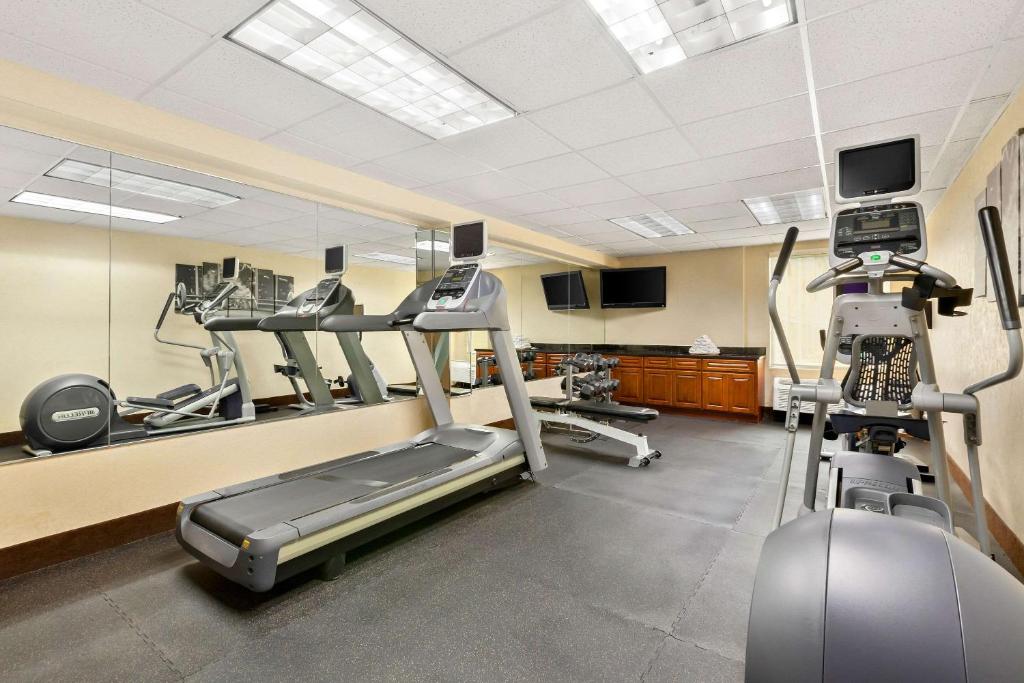 Palestra o centro fitness di Quality Inn Edison-New Brunswick