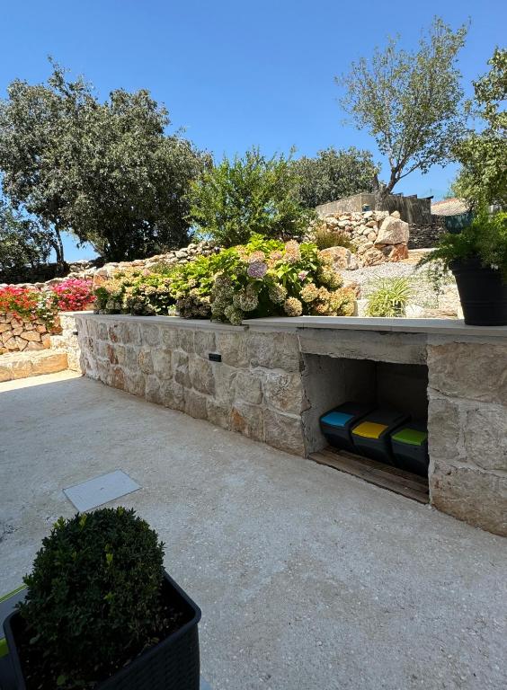 Fotografie z fotogalerie ubytování Rural home Basin dvor with jacuzzi v destinaci Vinišće