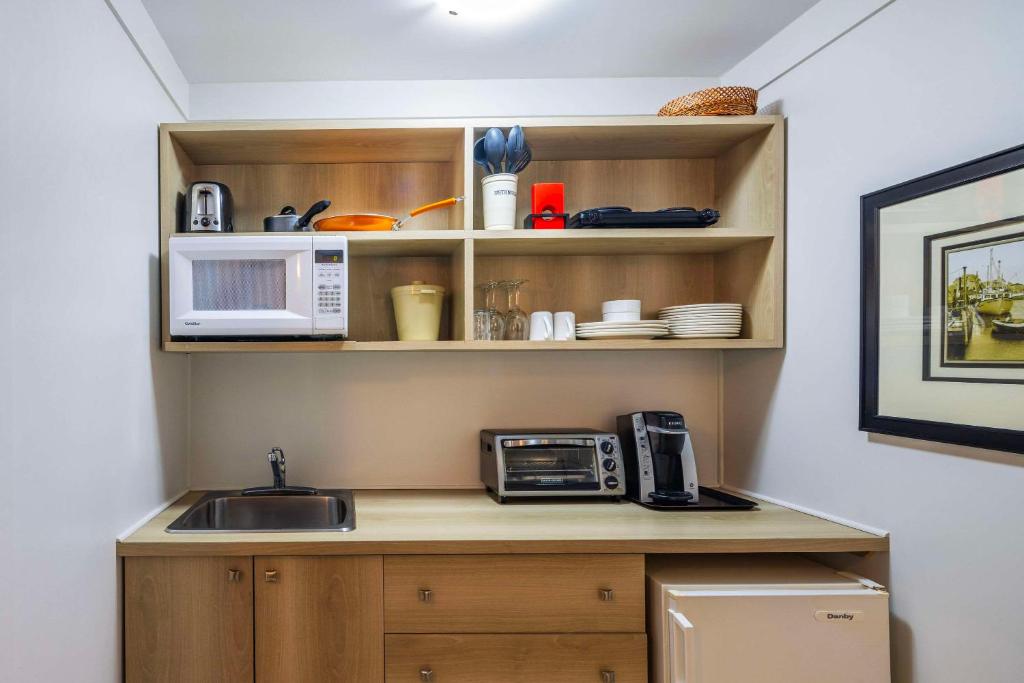 Una cocina o cocineta en Clarion Pointe La Malbaie