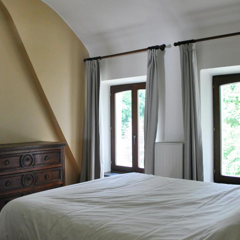 Postel nebo postele na pokoji v ubytování Petit château de Beauplateau